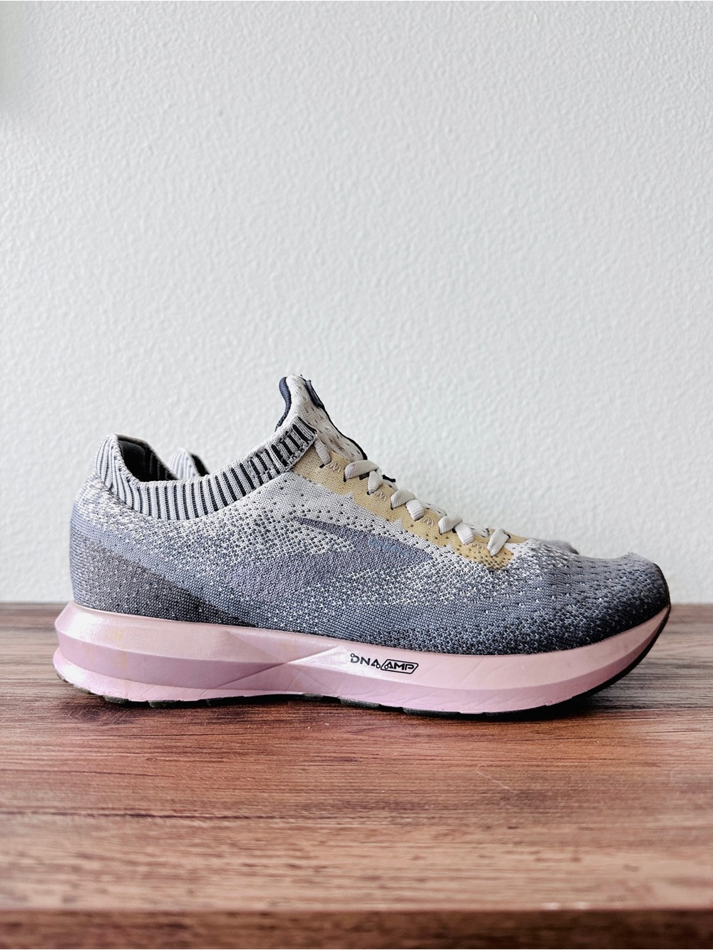 Brooks Women’s Levitate 2 Running Shoes in Grey/Rose/Cream - Size 8 Medium (B)